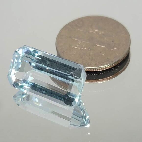 Huge 10.59 Carat Eye Clean Aquamarine! - Picture 9 of 9